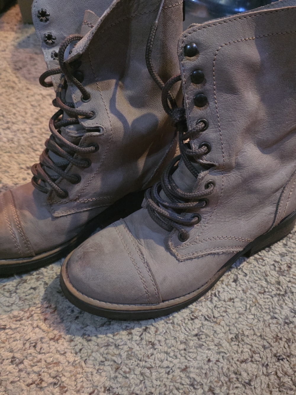 Lace-Up Combat Style Boots in Dusty Gray Steve Madden - Picture 2 of 5